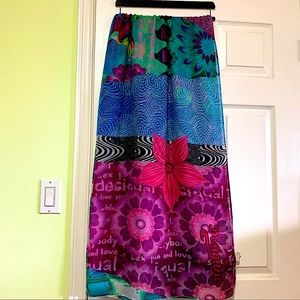 This chic Desigual scarf is one of a kind. It bring energy & happiness to you